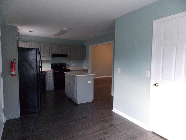 Building Photo - FALL 2026-2086 Gabbies Run