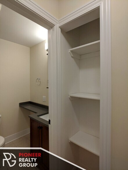 Building Photo - 535 W Arlington Pl