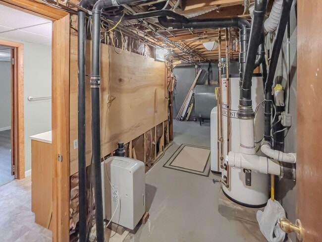 Building Photo - Refined Ranch Living in a Private Natural Setting