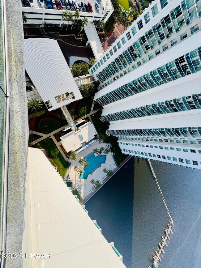 Building Photo - 231 Riverside Dr