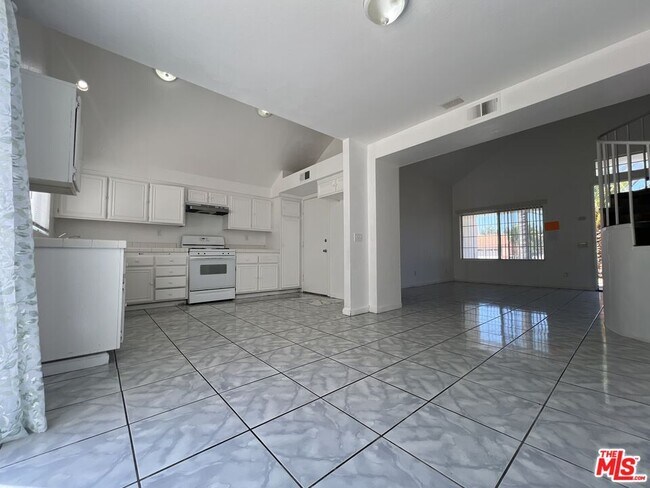 Building Photo - 659 Periwinkle Ln