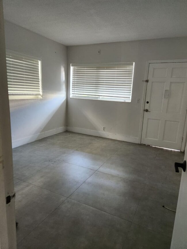 Building Photo - 467 Golden Isles Dr