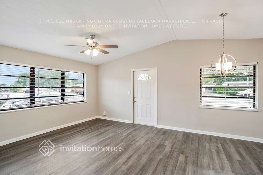 Building Photo - 1633 NW 15th Pl