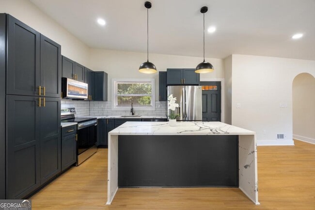 Building Photo - 2555 Flagstone Dr SE