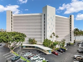 Building Photo - 9101 E Bay Harbor Dr