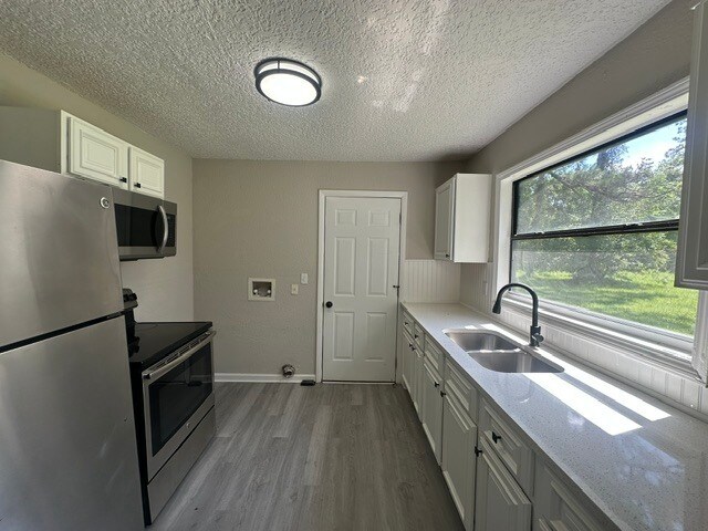 Building Photo - Bright And Renovated 3 Bedroom Home With Modern Updates