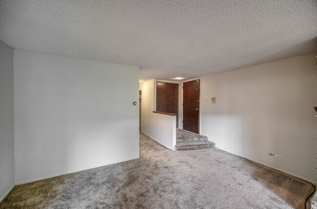 Building Photo - 8235 Poplar Ln