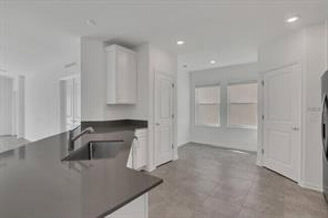 Building Photo - 3186 Armstrong Ave