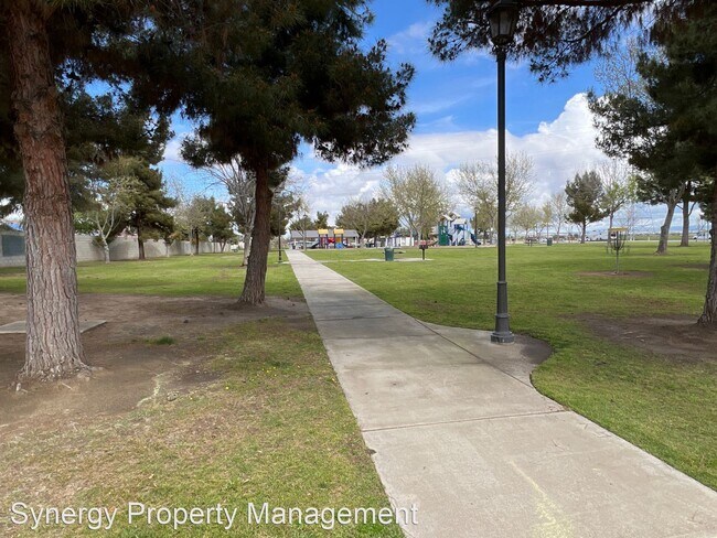 Building Photo - 3 br, 2 bath House - 6014 Sarona St