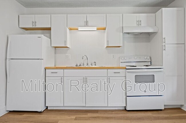 Building Photo - 1206 S 9th St