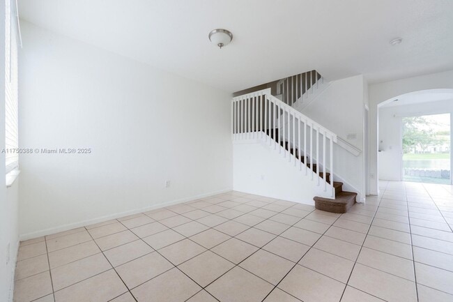 Building Photo - 2818 SE 16th Ave