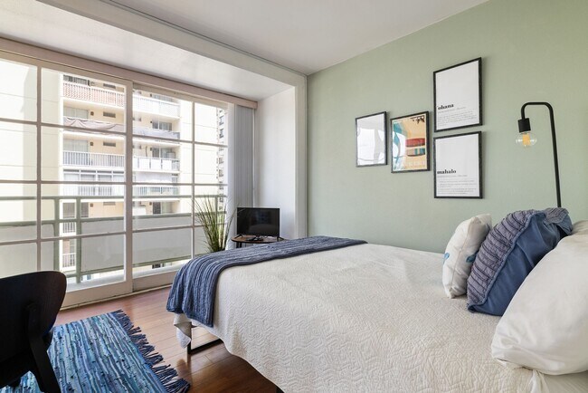 Building Photo - Fully Furnished beautiful Studio- ALL util...