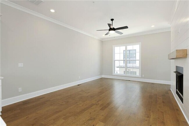 Building Photo - 439 Burton Dr