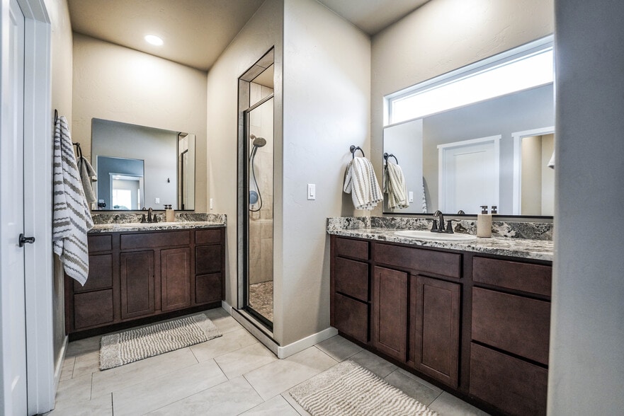 Master Bath - 2920 Walnut Ave