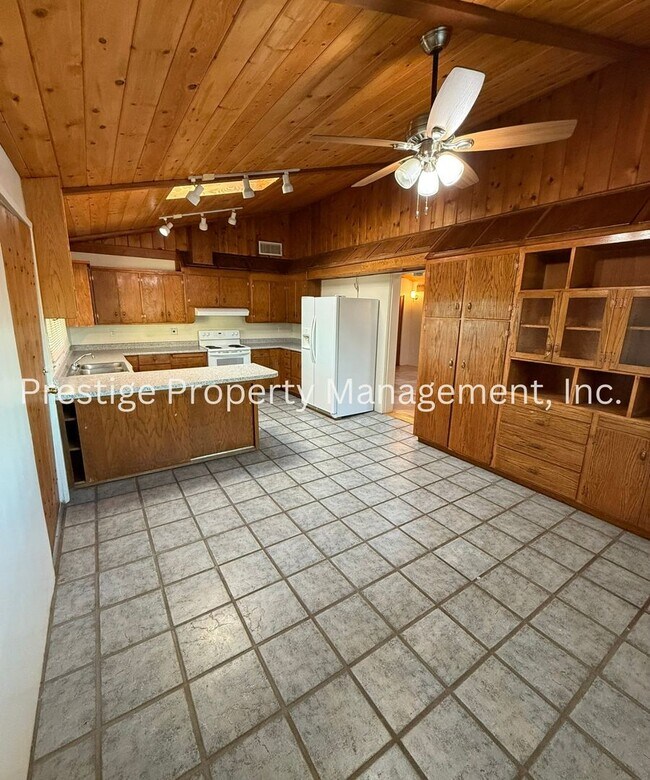 Building Photo - 3BD 2BA Waiting for You to Call Home!!