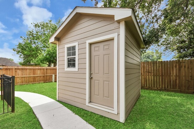 Building Photo - 5039 E Pagewick Dr