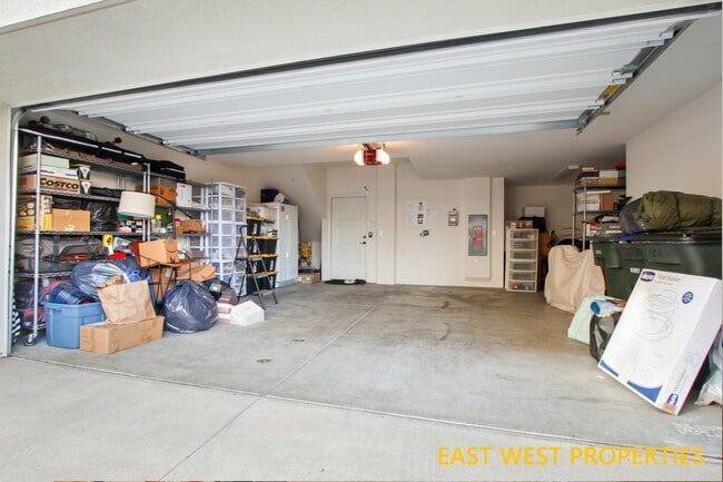 Building Photo - 140 Lantana Dr