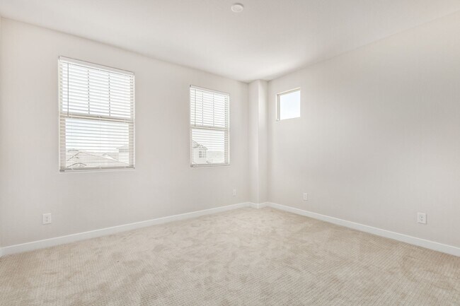 Building Photo - 4 Bedroom - Ready for you to Call It Home!!