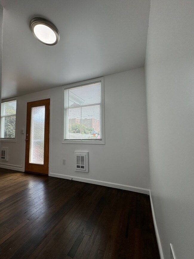 Building Photo - FAIRYTALE OF 1819 LLC QUEEN ANNE