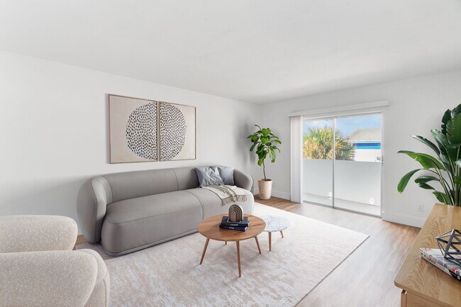 Interior Photo - Lakeshore Presidential Apartments