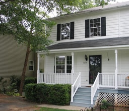 Building Photo - Briarwood Townhome close to NGIC and Hollymead Town Center!