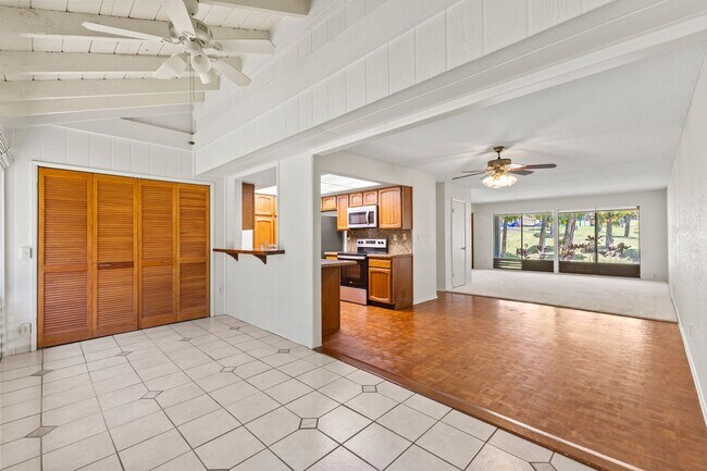 Building Photo - Pet Friendly Pearl City Townhouse with A/C