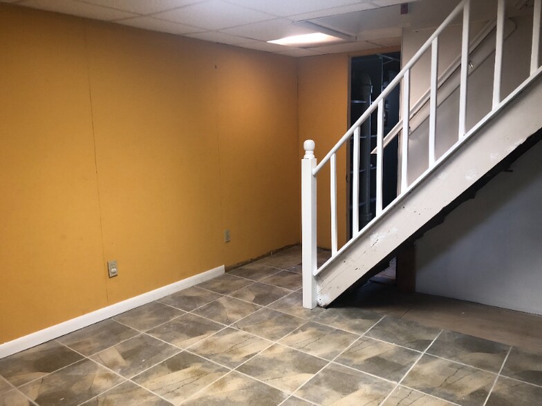 Building Photo - 76 Cornwell Ave