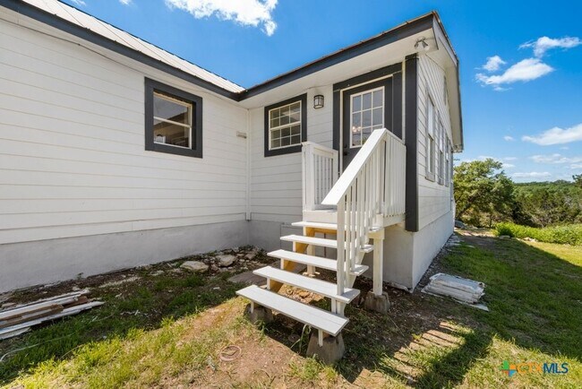 Building Photo - 1219 Lakeside Dr E