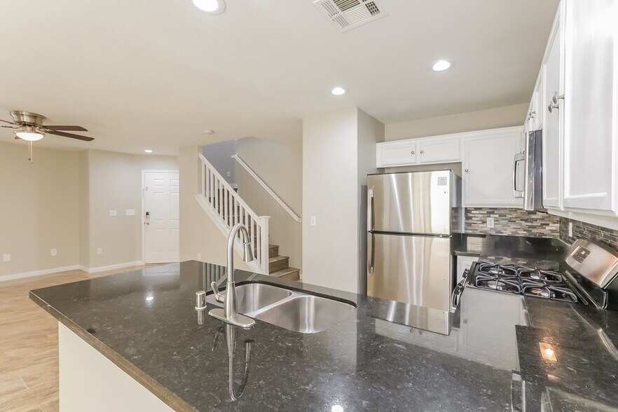 Building Photo - 9327 Pyrope Ct