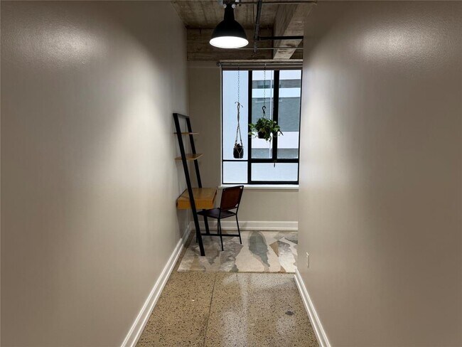 Building Photo - 710 Colorado St