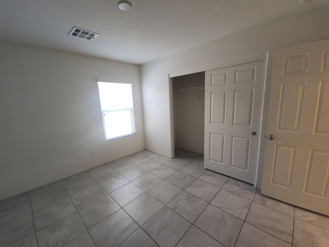 Building Photo - SW 1 Story 3bd Close to Shopping