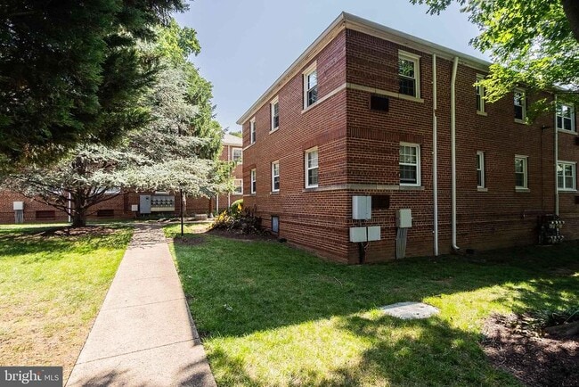 Building Photo - 4374 N Pershing Dr