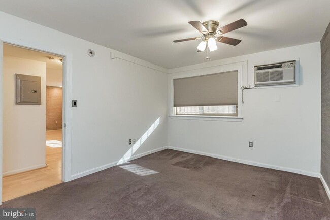 Building Photo - NEWLY AVAILABLE - RENOVATED 2 BR UNIT IN T...