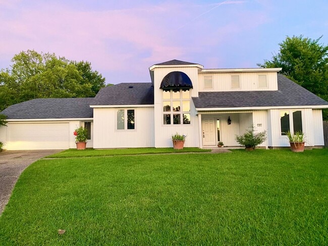 Building Photo - ** NEW GREENACRES PLACE 3/2 HOME **