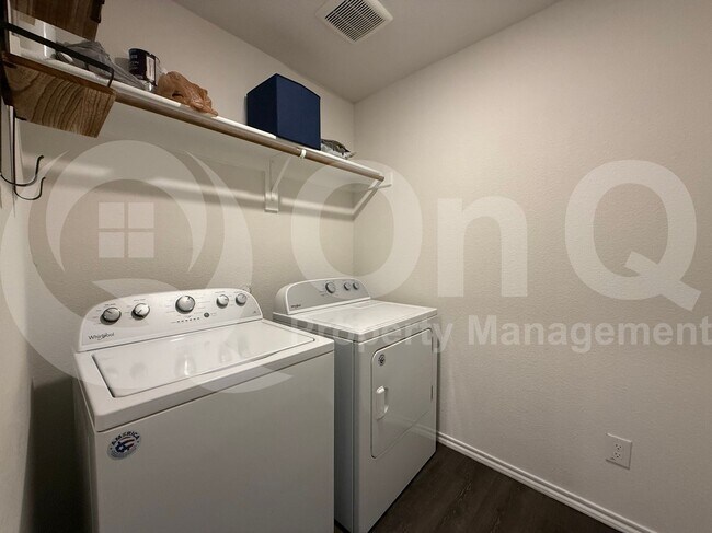 Building Photo - 3060 Stratford Wy