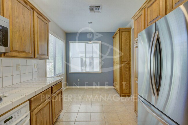 Building Photo - 400 Lilypond Ln