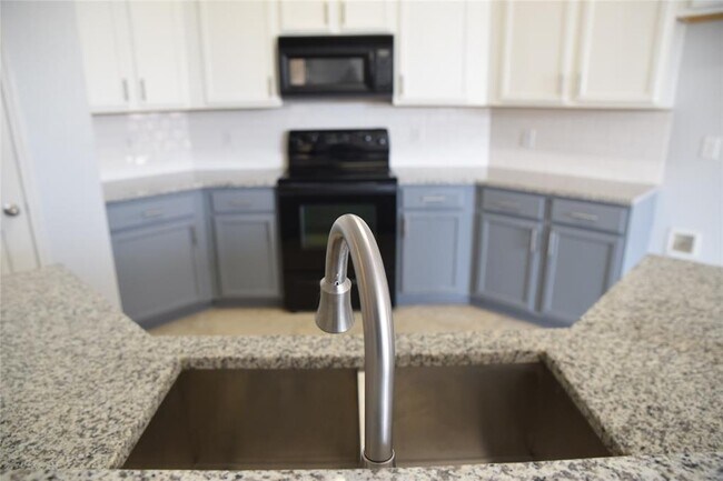 Building Photo - 4512 Sunmeadow Ln