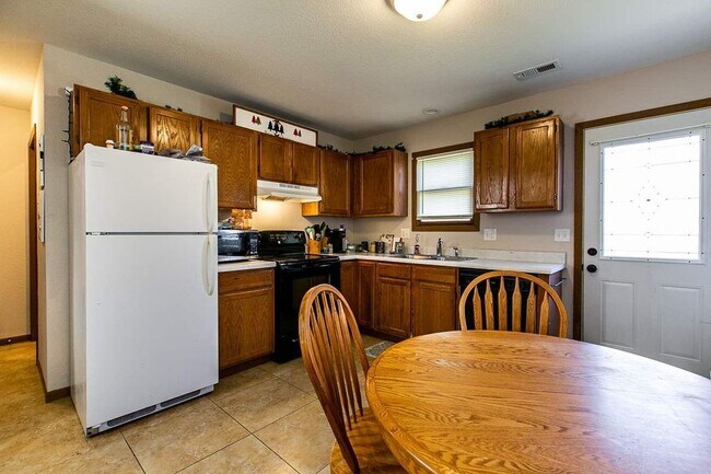 Building Photo - 2139 Hummingbird Dr