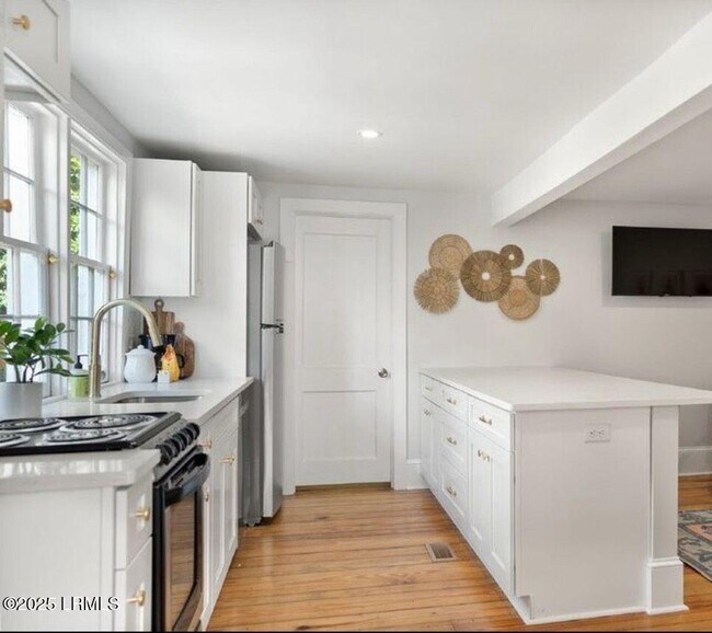 Building Photo - 606 Carteret St