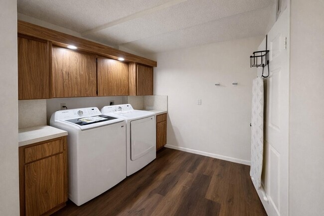 Building Photo - 3826 Whitehall Dr