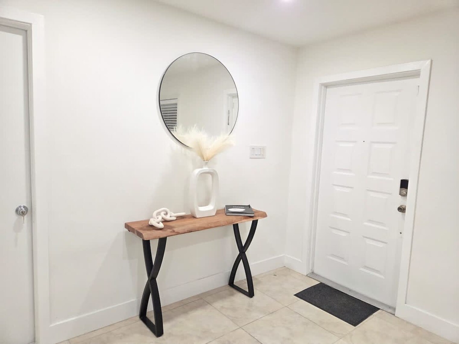 Building Photo - 806 NE 4th St