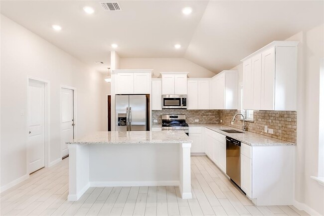 Building Photo - 125 Comet Pointe Dr