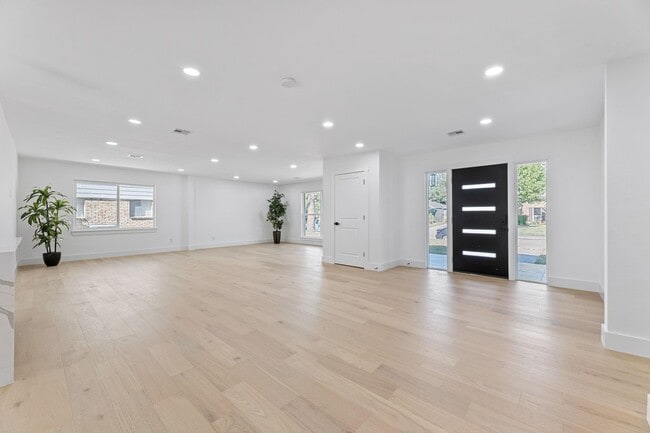 Building Photo - 12315 Barryknoll Ln