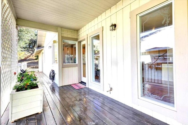 Building Photo - Golf Course 3/2 home in Lake Wildwood, Pen...