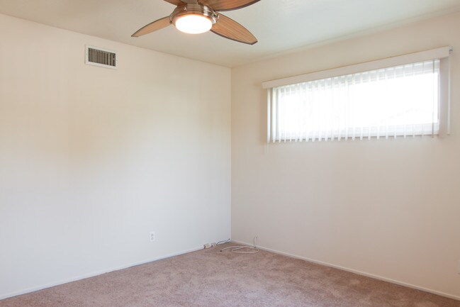 Building Photo - 8823 E Greenwood Ave