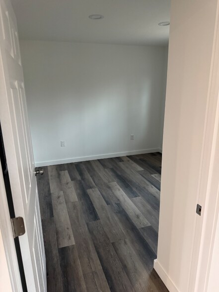 Building Photo - 213 Bloom Dr