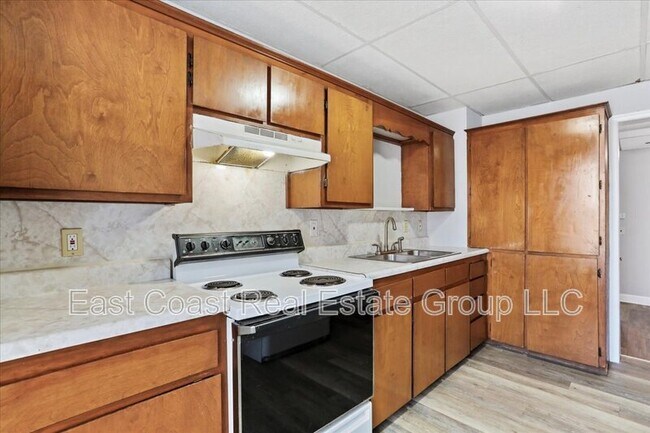 Building Photo - 805 S Potomac St