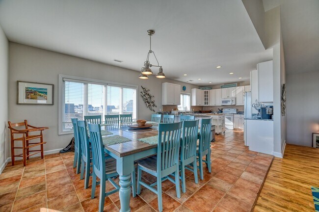 Building Photo - OFF-SEASON FURNISHED MONTHLY RENTAL