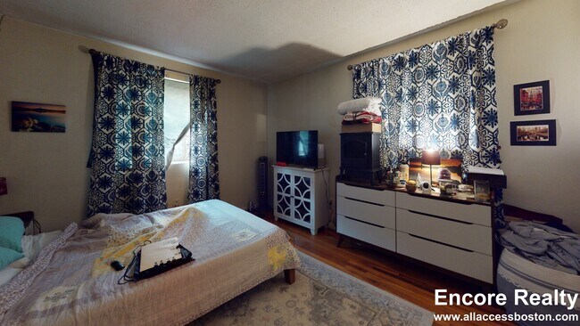 Building Photo - 8 Kittredge St