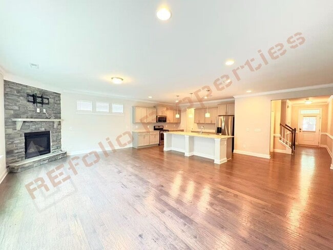 Building Photo - 713 Newlyn Dr